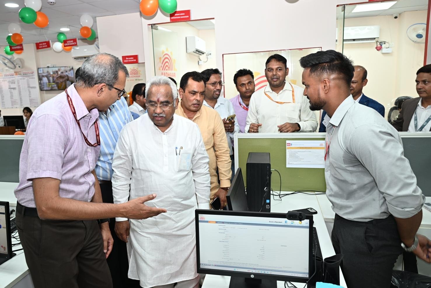 हरिद्वार को मिली बड़ी सौगात: अब आधार अपडेट के लिए नहीं जाना पड़ेगा देहरादून, कैबिनेट मंत्री मदन कौशिक ने किया अत्याधुनिक UIDAI आधार सेवा केंद्र का शुभारंभ 5 1788451414 350 हरिद्वार को मिली बड़ी सौगात अब आधार अपडेट के लिए