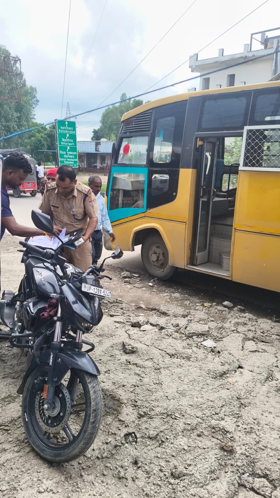 1788455258 313 स्कूलों की छुट्टी के समय हरिद्वार पुलिस का विशेष चेकिंग