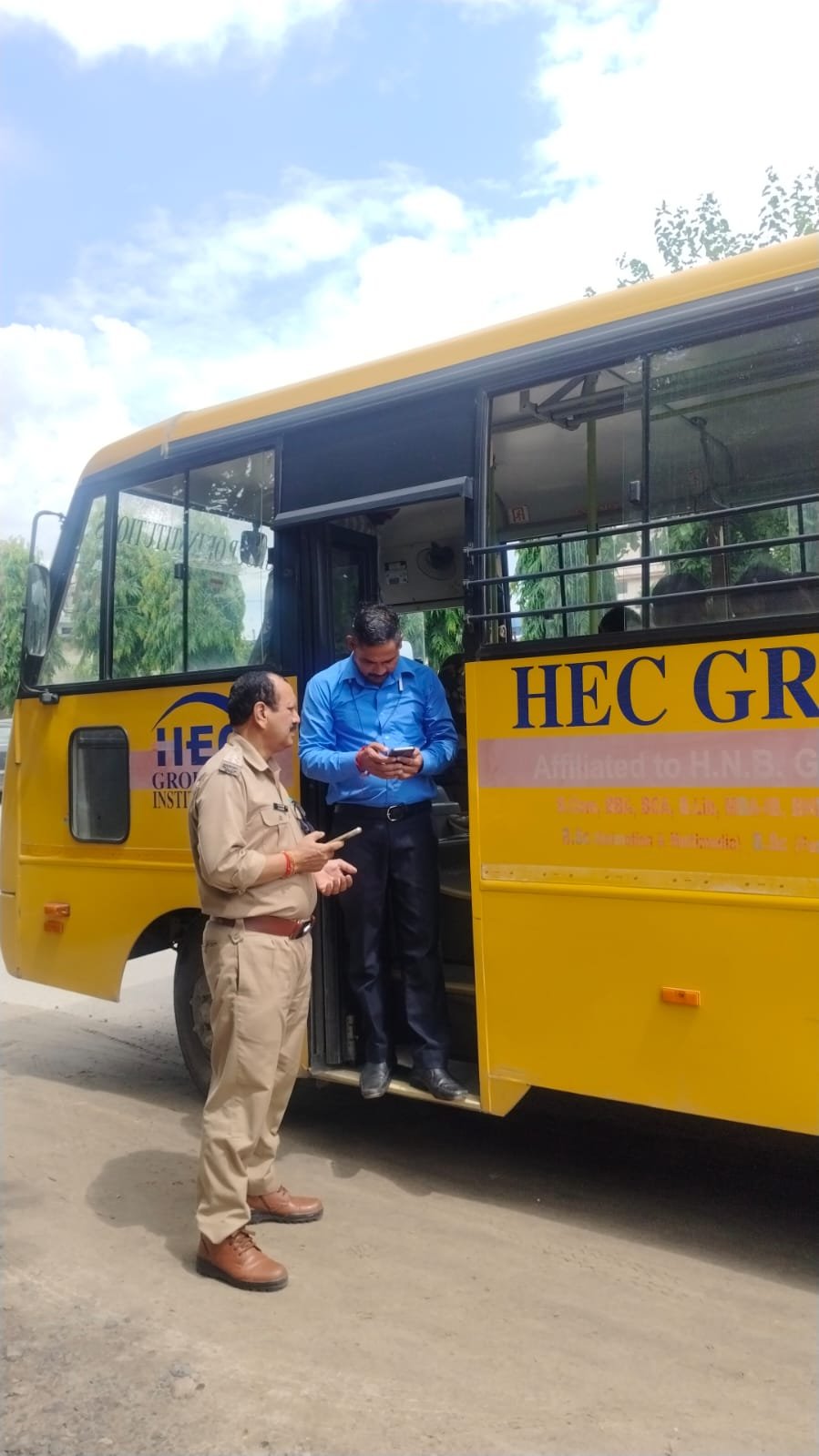 1788455258 323 स्कूलों की छुट्टी के समय हरिद्वार पुलिस का विशेष चेकिंग