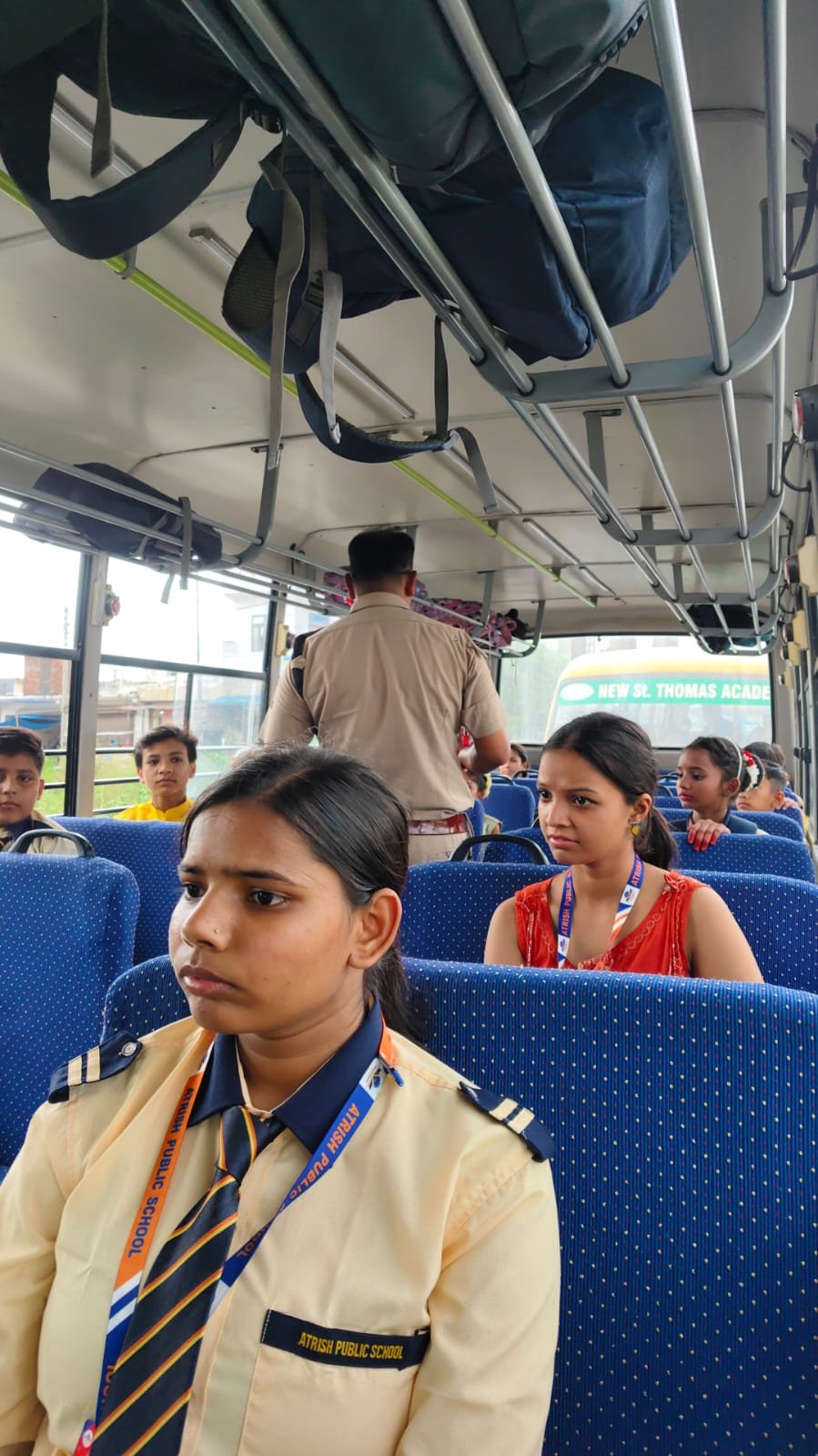 1788455258 438 स्कूलों की छुट्टी के समय हरिद्वार पुलिस का विशेष चेकिंग