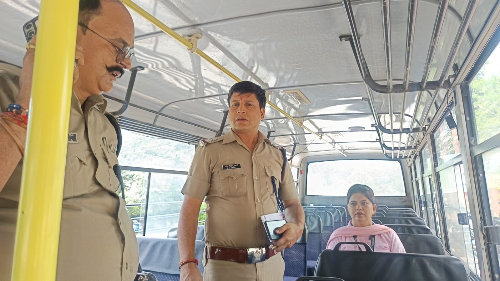1788455258 448 स्कूलों की छुट्टी के समय हरिद्वार पुलिस का विशेष चेकिंग