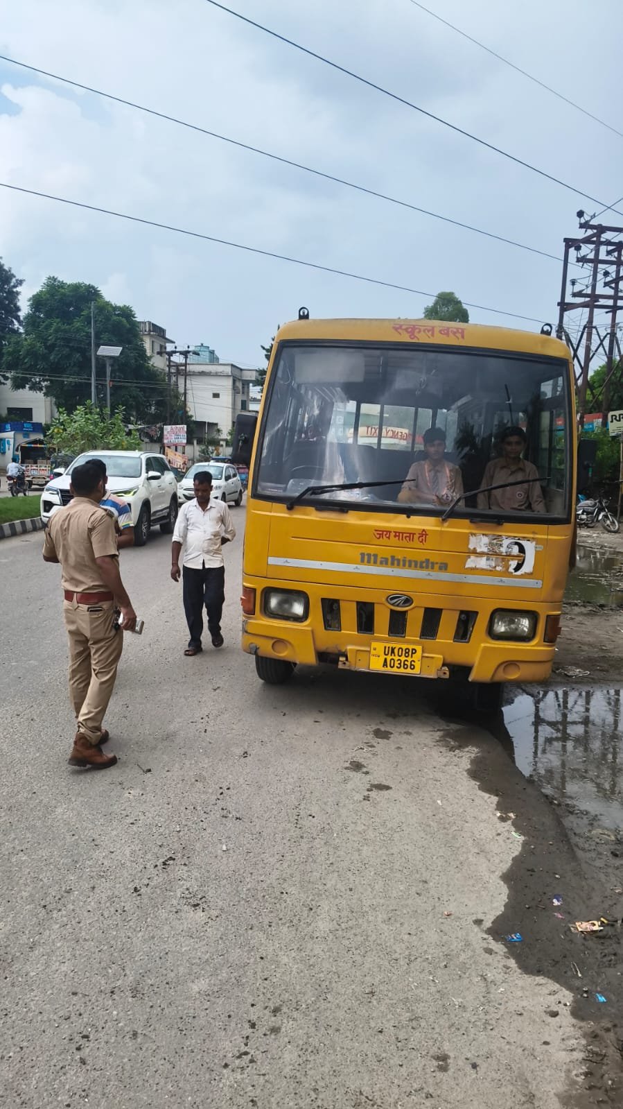 1788455258 877 स्कूलों की छुट्टी के समय हरिद्वार पुलिस का विशेष चेकिंग