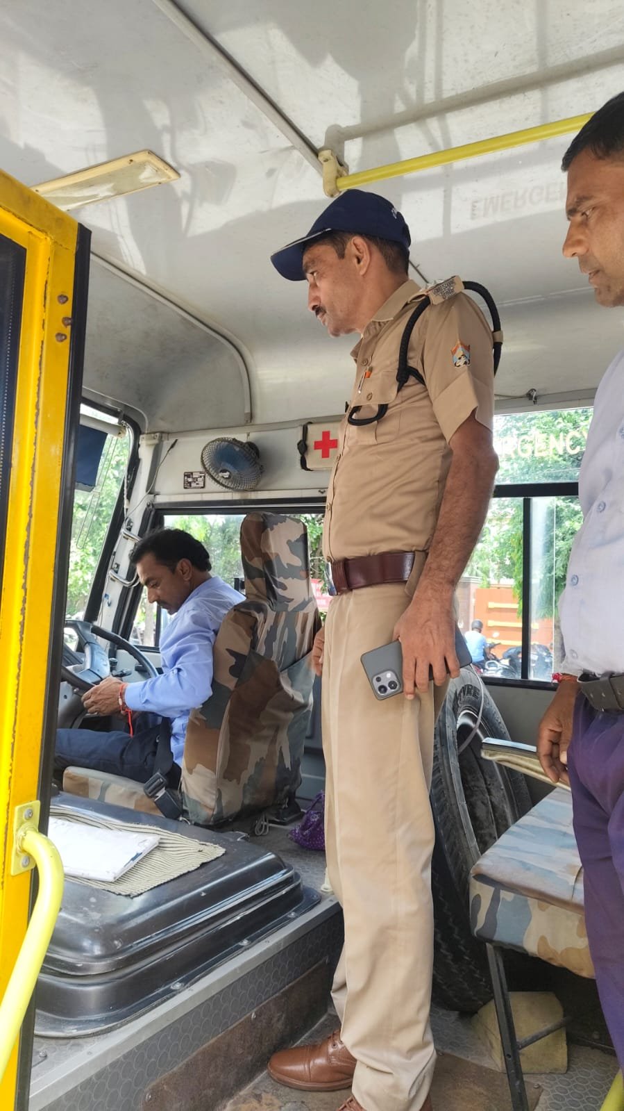1788455258 993 स्कूलों की छुट्टी के समय हरिद्वार पुलिस का विशेष चेकिंग