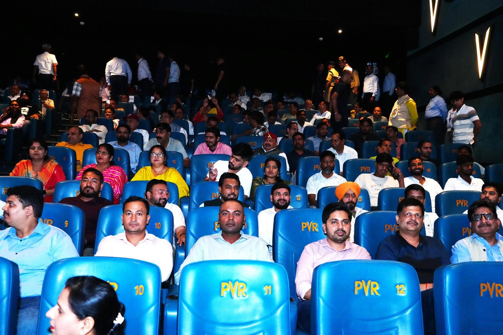 1788531765 318 मुख्यमंत्री धामी ने देखी आध्यात्मिक फिल्म ‘हनुमान अंश नीम करौली