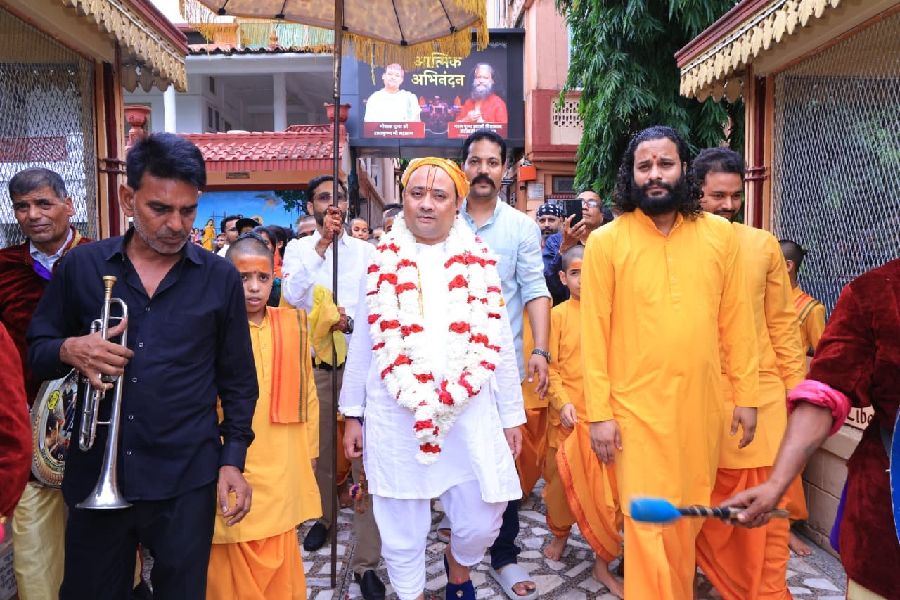 1788711011 214 गौवत्स श्री राधाकृष्ण जी पधारे परमार्थ निकेतन
