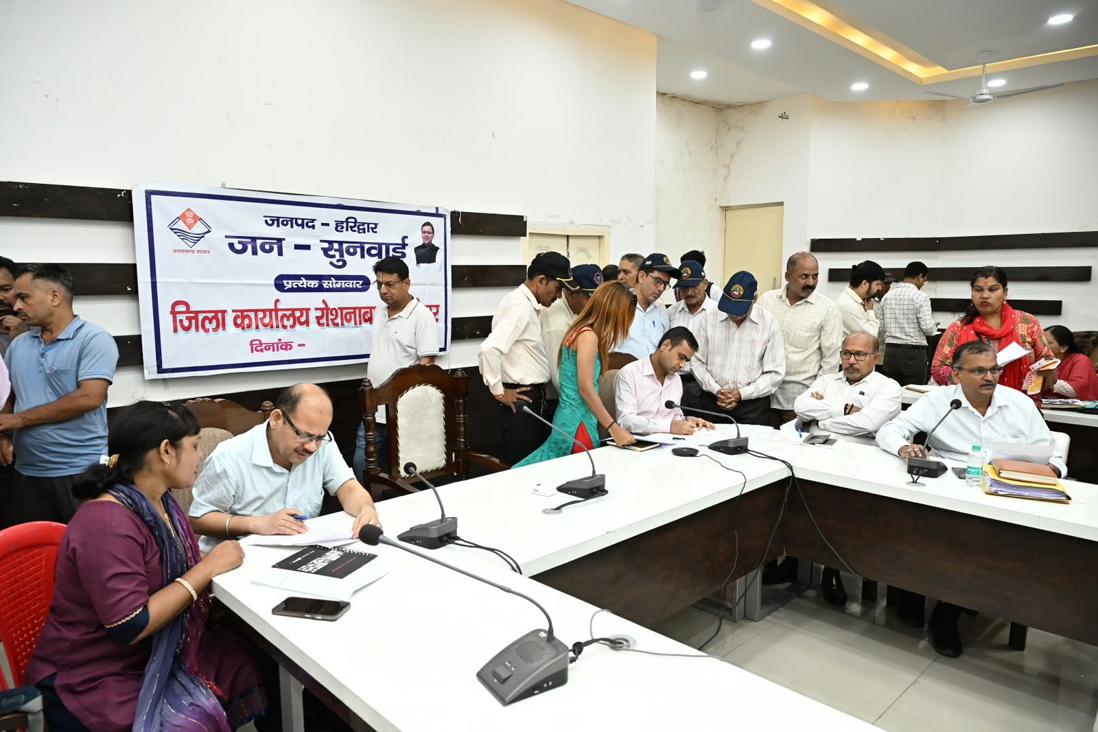 1788779253 11 जनपदवासियों की समस्याओं को त्वरित निस्तारण के उदेश्य से अपर