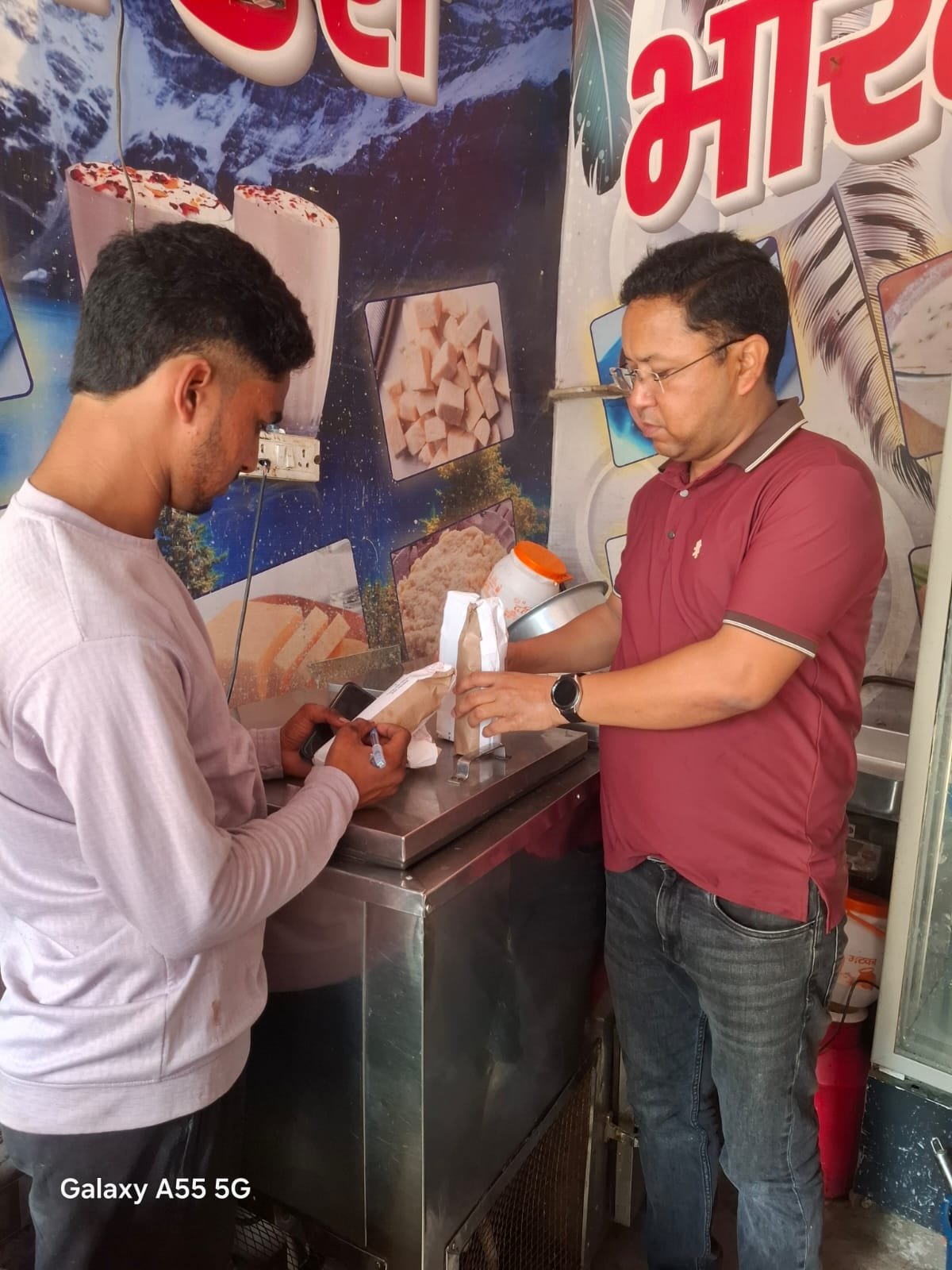 खाद्य संरक्षा एवं औषधि प्रशासन विभाग की टीम ने हरिद्वार नगर निगम क्षेत्र में औद्योगिक इकाइयों, ढाबों, रेस्टोरेंट और डेयरियों का किया सघन निरीक्षण 5 1788793255 390 खाद्य संरक्षा एवं औषधि प्रशासन विभाग की टीम ने हरिद्वार