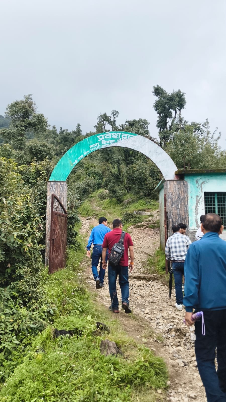 1788799097 190 ‎ग्रामीणों ने सड़क सुधारीकरण ट्रैक मरम्मत संकेतक कूड़ेदान व पेयजल