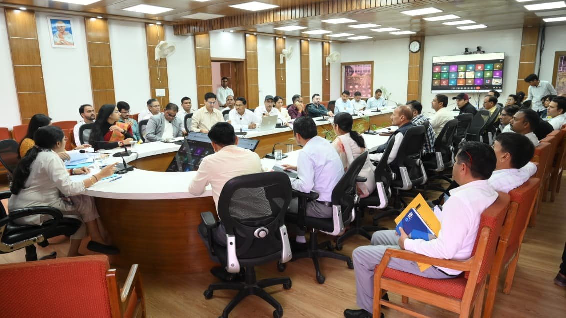 जिलाधिकारी ने जनता दरबार में सुनी जनसमस्याएं, समयबद्ध निस्तारण के निर्देश 3 1788800289 520 जिलाधिकारी ने जनता दरबार में सुनी जनसमस्याएं समयबद्ध निस्तारण के