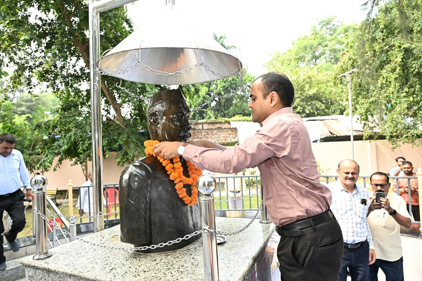 1789032625 191 पंडित गोविंद बल्लभ पंत की 139वीं जयंती पर जिलाधिकारी ने