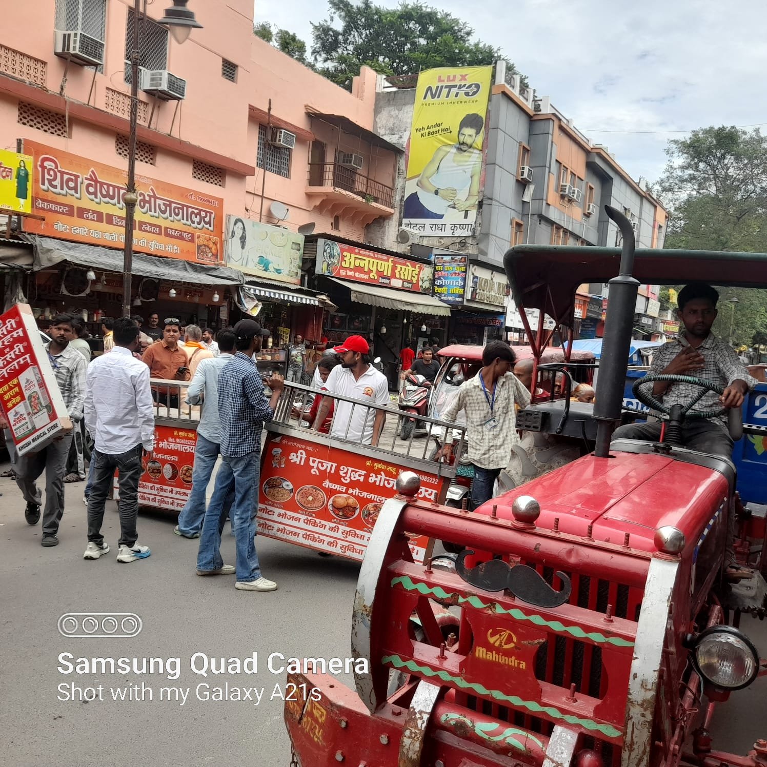 1789198600 953 दूसरे दिन भी अवैध अतिक्रमण के खिलाफ चला प्रशासन का