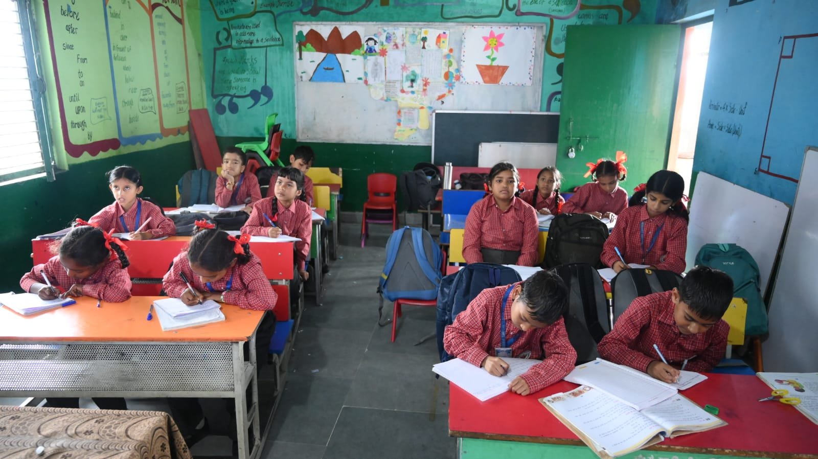 1789227770 557 ‎स्मार्ट कक्षाओं से खेल मैदान तक ढुंगीधार स्कूल में निखर