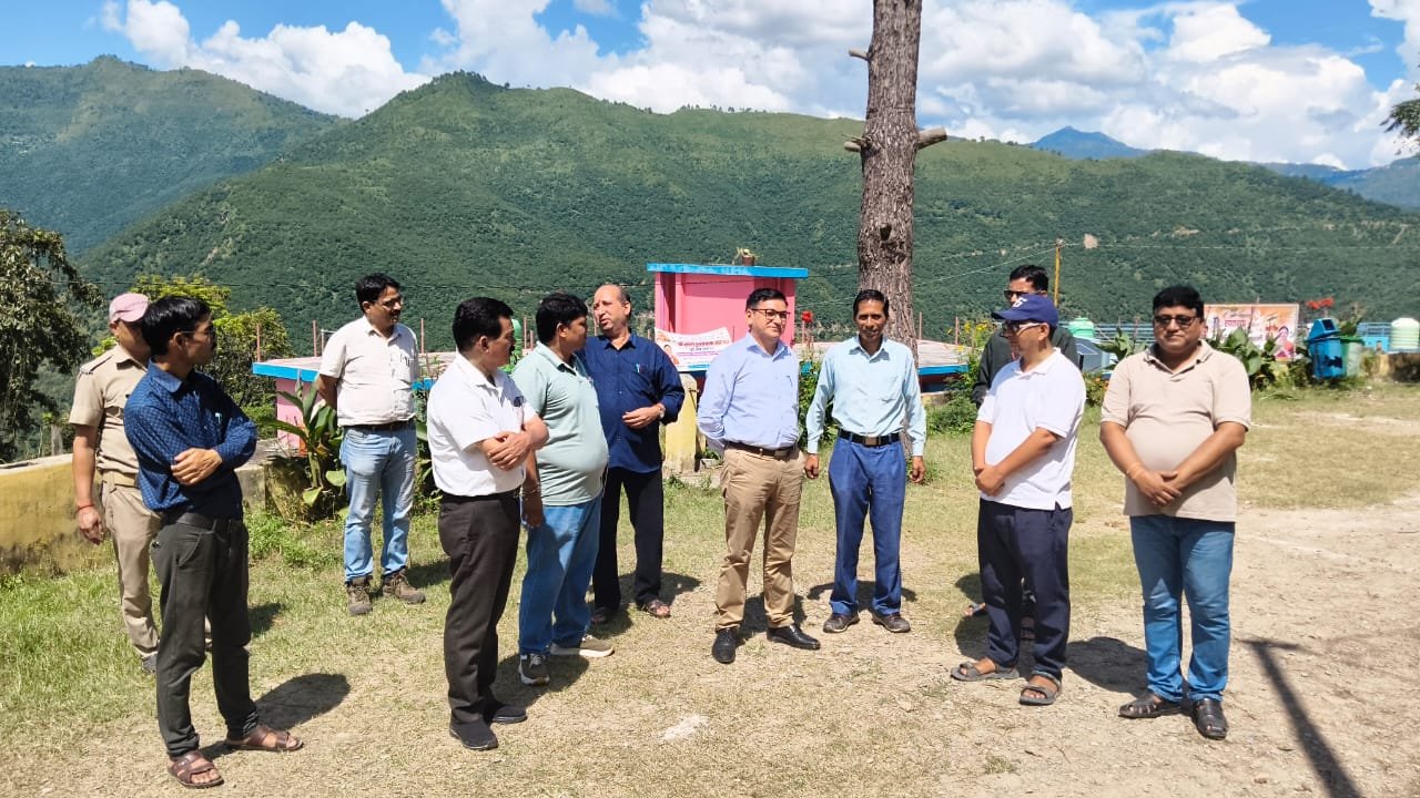 1789228550 245 अपर जिलाधिकारी ने खरसाड़ा के विद्यालयों का किया भौतिक निरीक्षण