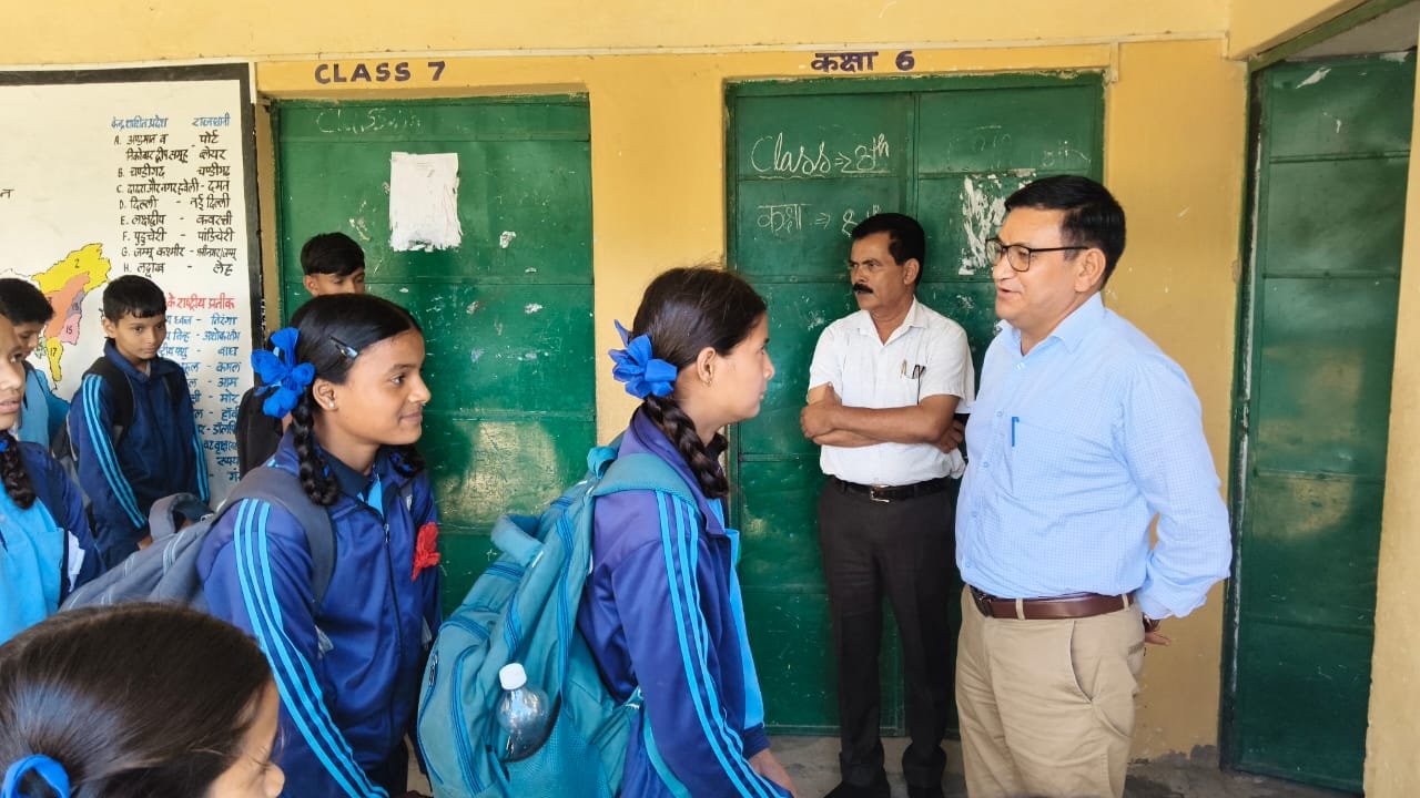 1789228550 511 अपर जिलाधिकारी ने खरसाड़ा के विद्यालयों का किया भौतिक निरीक्षण
