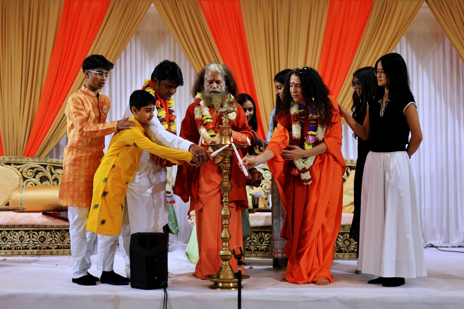 लंदन से गूंजे एकत्व, सेवा और आध्यात्मिकता का दिव्य संदेश 4 1789312065 268 लंदन से गूंजे एकत्व सेवा और आध्यात्मिकता का दिव्य संदेश