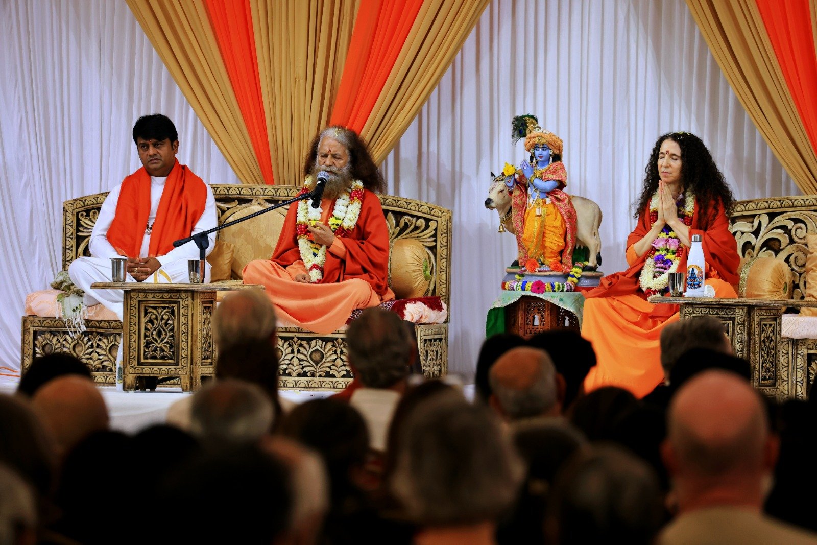 1789312065 621 लंदन से गूंजे एकत्व सेवा और आध्यात्मिकता का दिव्य संदेश