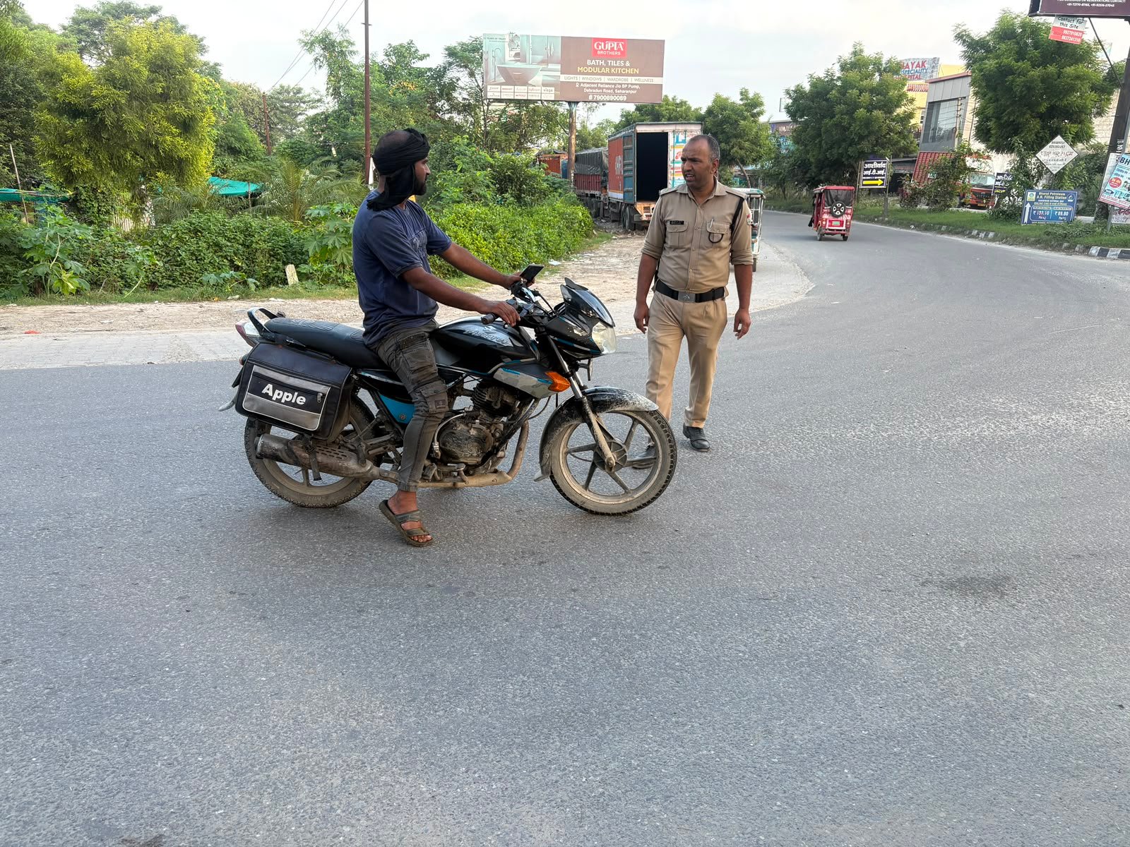 सुबह-सुबह जिलेभर में शुरू हुआ हरिद्वार पुलिस का सत्यापन अभियान 4 1789315284 207 सुबह सुबह जिलेभर में शुरू हुआ हरिद्वार पुलिस का सत्यापन अभियान