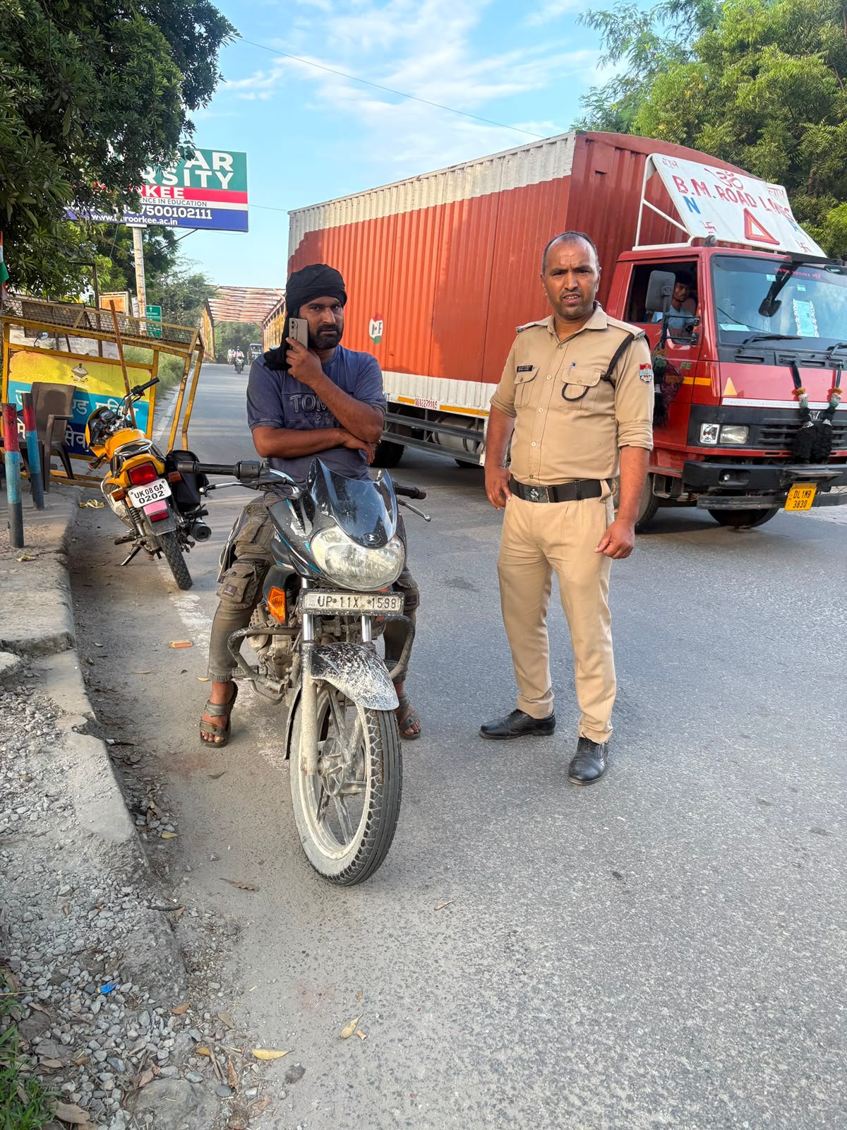 सुबह-सुबह जिलेभर में शुरू हुआ हरिद्वार पुलिस का सत्यापन अभियान 15 1789315284 424 सुबह सुबह जिलेभर में शुरू हुआ हरिद्वार पुलिस का सत्यापन अभियान