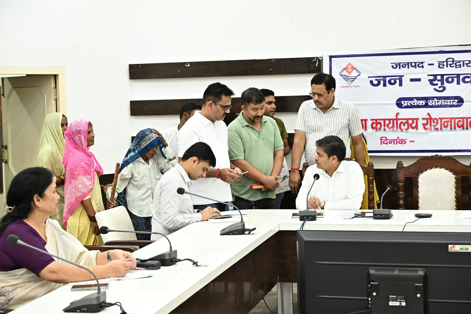 1789371434 49 जनपदवासियों की समस्याओं को त्वरित निस्तारण के उदेश्य से जिलाधिकारी