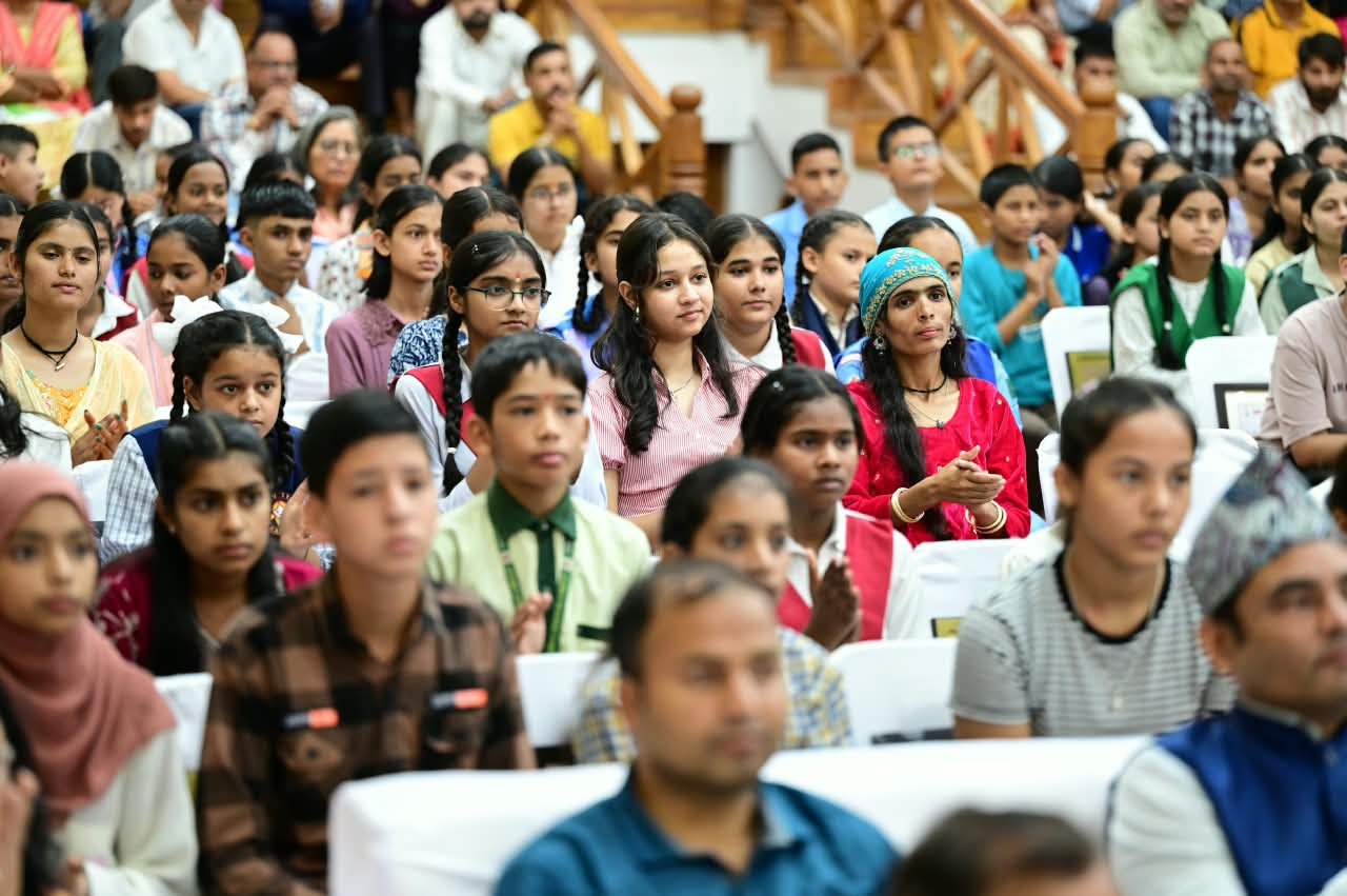 हिंदी हमारी राष्ट्रीय चेतना और सांस्कृतिक पहचान की सशक्त अभिव्यक्ति : मुख्यमंत्री 5 1789400817 116 हिंदी हमारी राष्ट्रीय चेतना और सांस्कृतिक पहचान की सशक्त अभिव्यक्ति