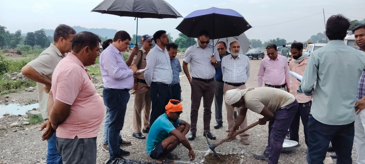 1789402287 817 अपर मेलाधिकारी ने उत्तर हरकी पैड़ी विकास परियोजना के कार्यों