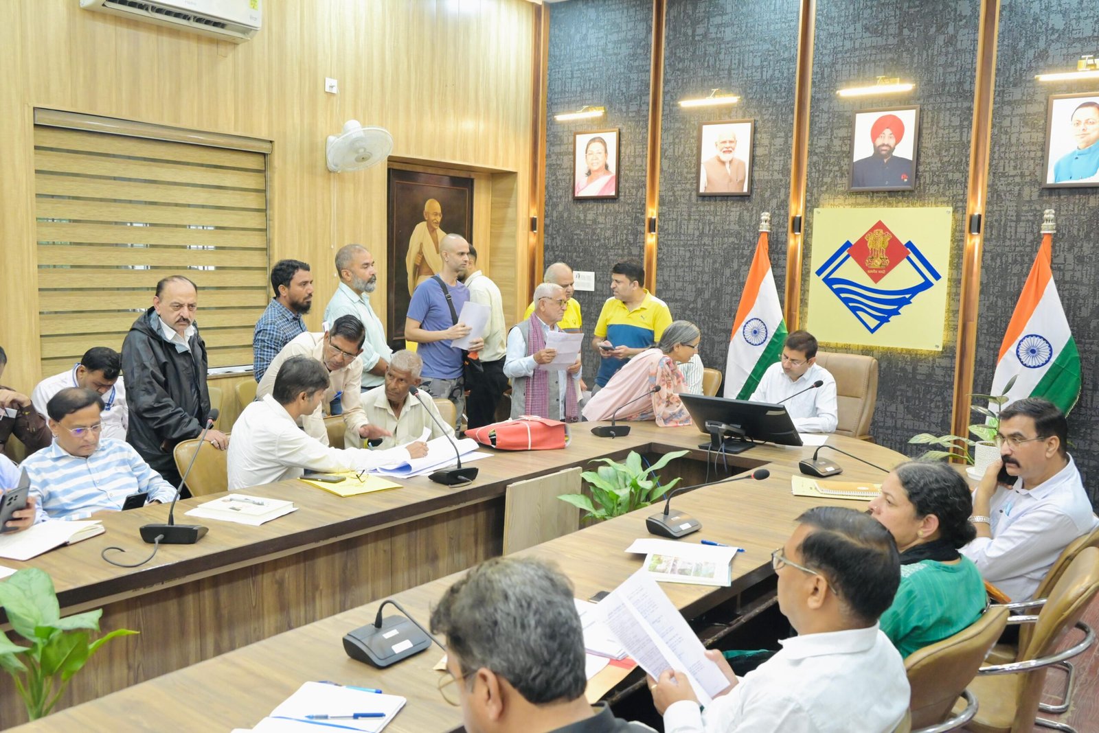 समाधान दिवस में 102 शिकायतें दर्ज, अधिकारियों को समयबद्ध निस्तारण के निर्देश 3 1789403908 532 समाधान दिवस में 102 शिकायतें दर्ज अधिकारियों को समयबद्ध निस्तारण