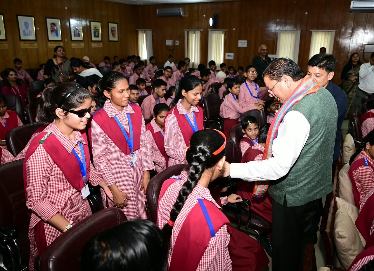 1789572880 247 दिव्यांग बच्चों के बीच अपना जन्म दिवस मनाने पहुंचे मुख्यमंत्री