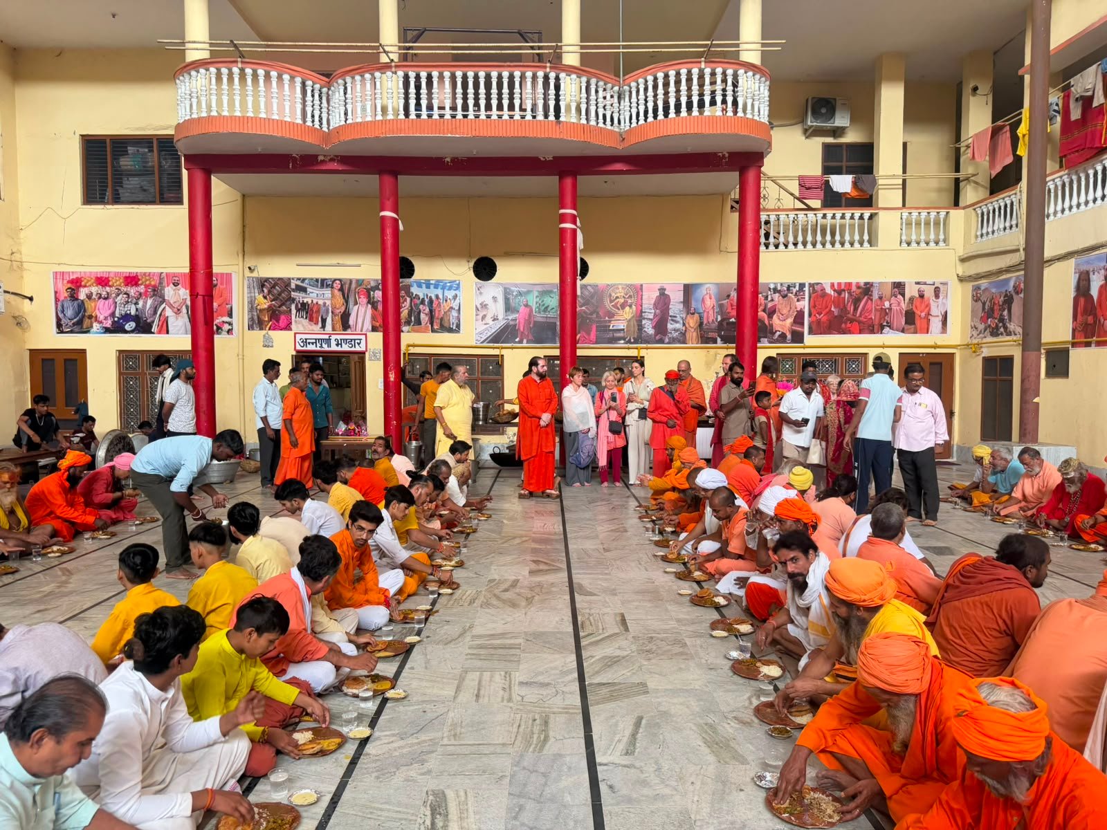संत सेवा सनातन परंपरा का महत्वपूर्ण अंग : स्वामी संतोषानंद देव 4 1789641047 583 संत सेवा सनातन परंपरा का महत्वपूर्ण अंग स्वामी संतोषानंद