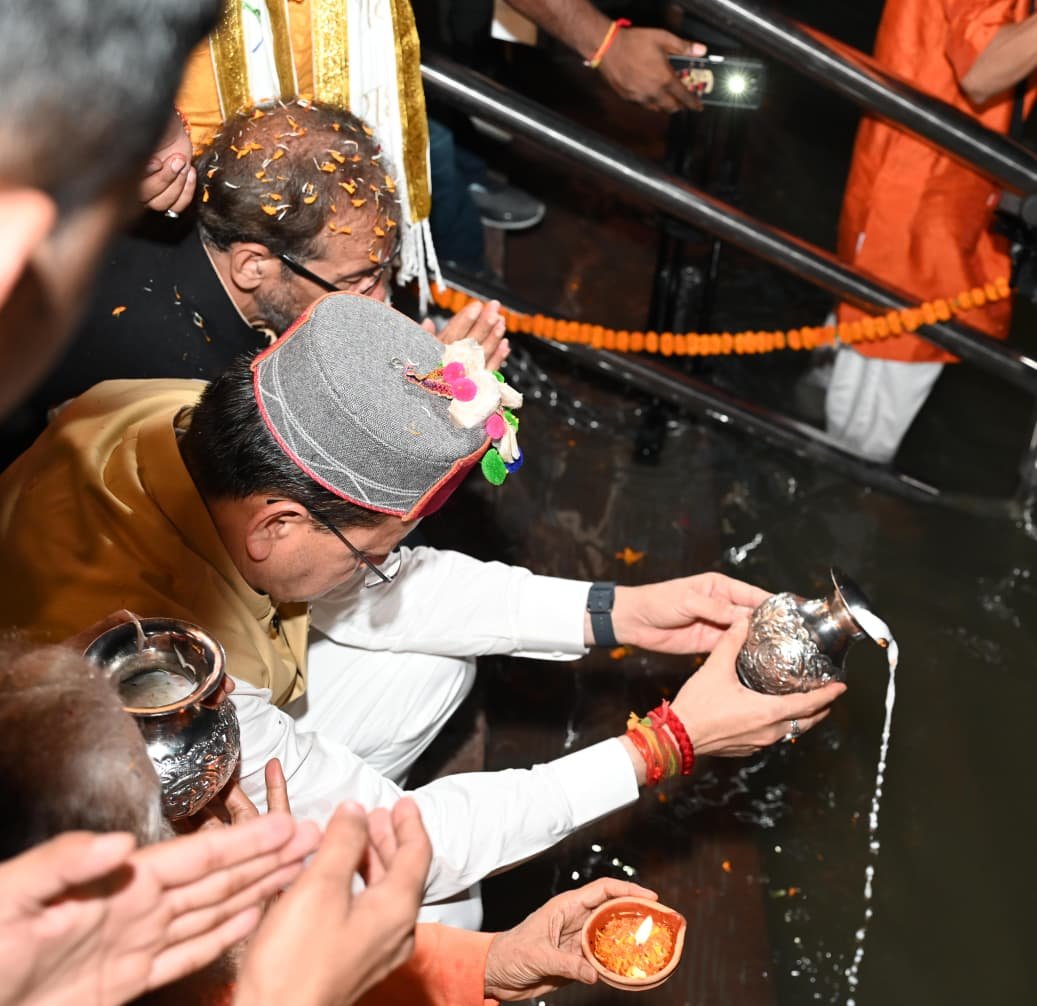 हरिपुर कालसी में गूंजा माँ यमुना का जयघोष, मुख्यमंत्री धामी ने किया माँ यमुना की प्रतिमा का अनावरण और हरिघाट का लोकार्पण 10 1789694030 803 हरिपुर कालसी में गूंजा माँ यमुना का जयघोष मुख्यमंत्री धामी