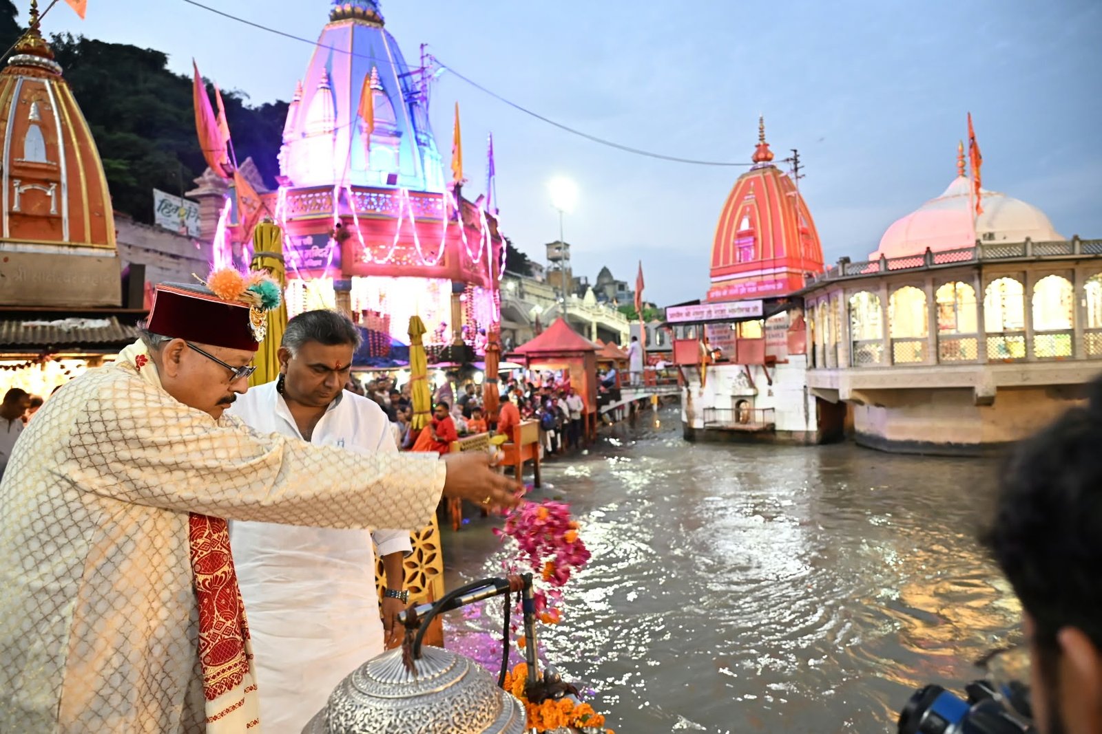 1789694251 196 तीर्थ नगरी हरिद्वार के ब्रह्मकुंड हर की पौड़ी में मा