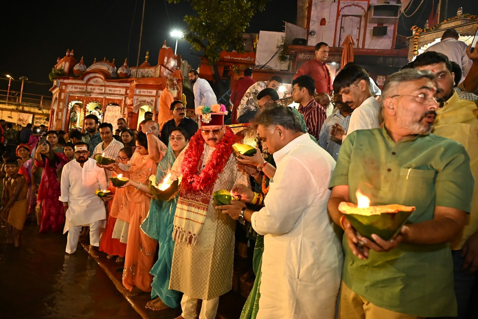तीर्थ नगरी हरिद्वार के ब्रह्मकुंड हर की पौड़ी में मा गंगा की पूजा अर्चना कर आशीर्वाद का दिया एवं सेवा संकल्प अभियान का प्रभारी मंत्री सतपाल महाराज ने किया शुभारंभ 19 1789694251 217 तीर्थ नगरी हरिद्वार के ब्रह्मकुंड हर की पौड़ी में मा