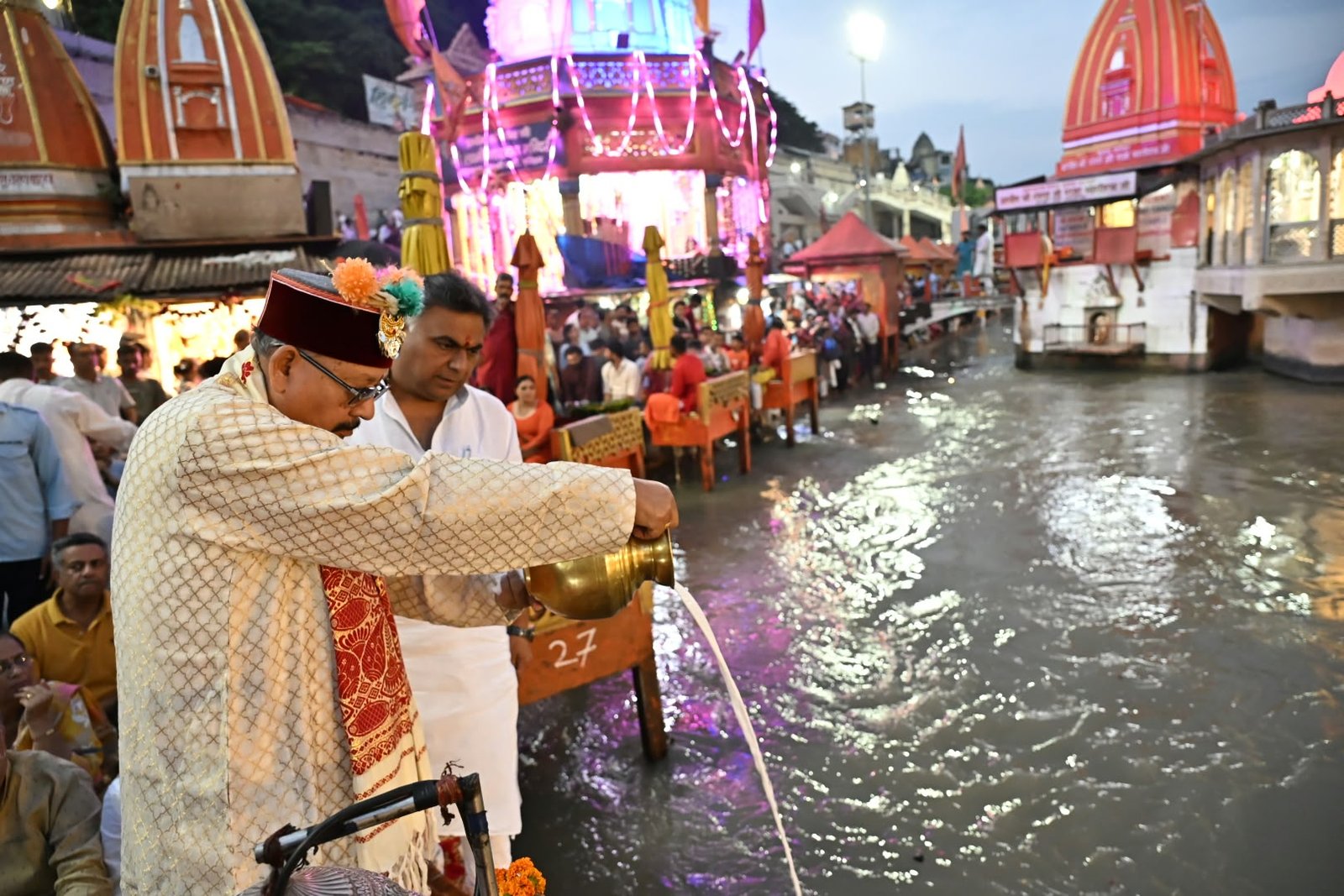 1789694251 299 तीर्थ नगरी हरिद्वार के ब्रह्मकुंड हर की पौड़ी में मा
