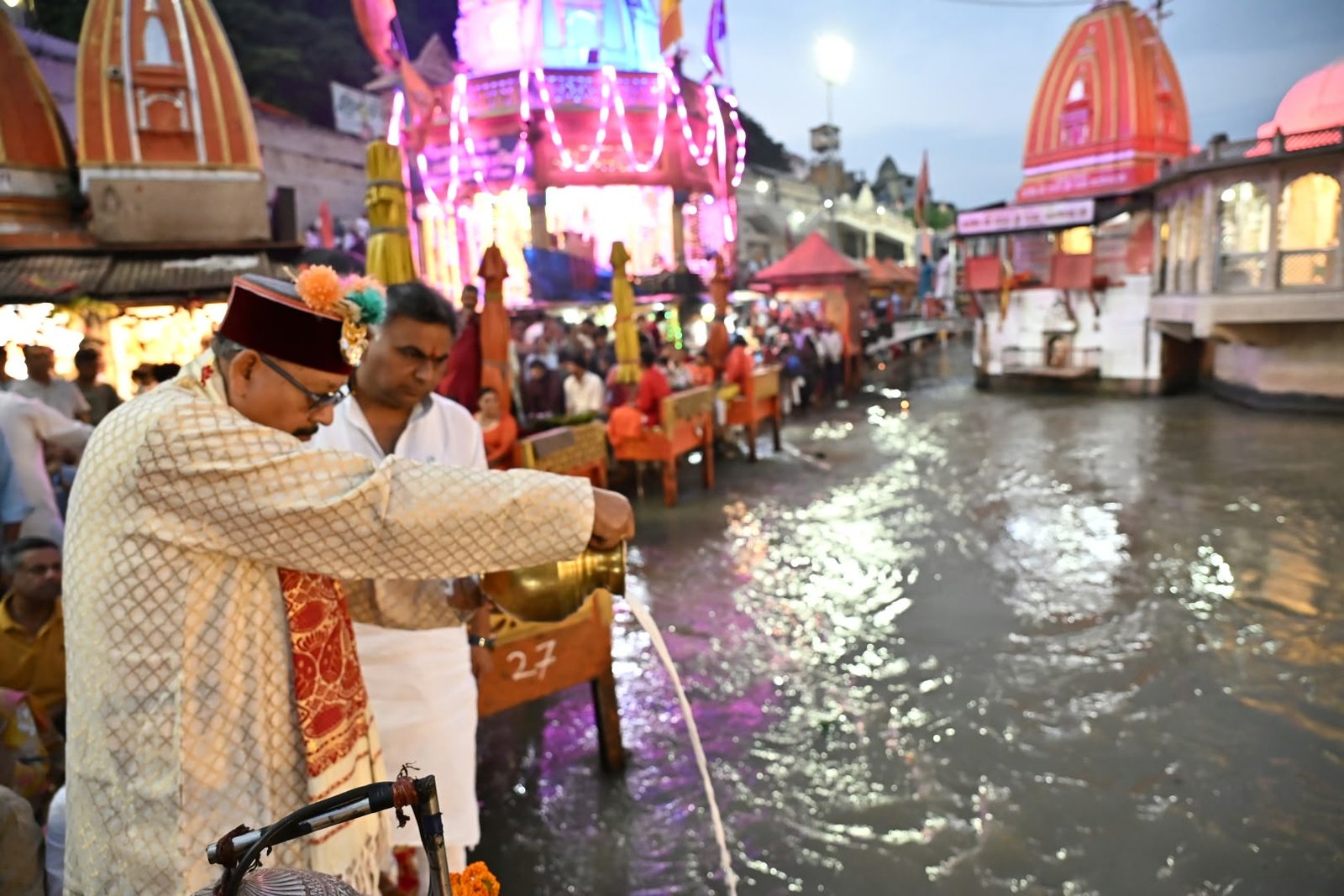 1789694251 36 तीर्थ नगरी हरिद्वार के ब्रह्मकुंड हर की पौड़ी में मा