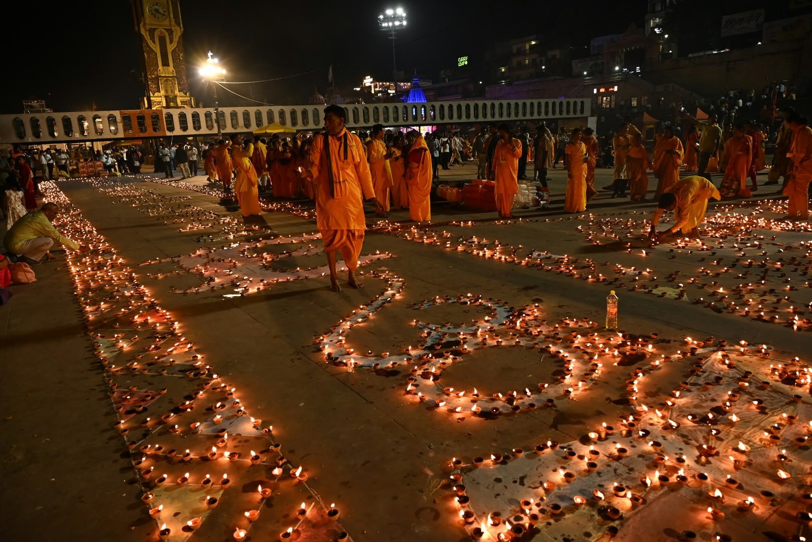 तीर्थ नगरी हरिद्वार के ब्रह्मकुंड हर की पौड़ी में मा गंगा की पूजा अर्चना कर आशीर्वाद का दिया एवं सेवा संकल्प अभियान का प्रभारी मंत्री सतपाल महाराज ने किया शुभारंभ 39 1789694251 42 तीर्थ नगरी हरिद्वार के ब्रह्मकुंड हर की पौड़ी में मा