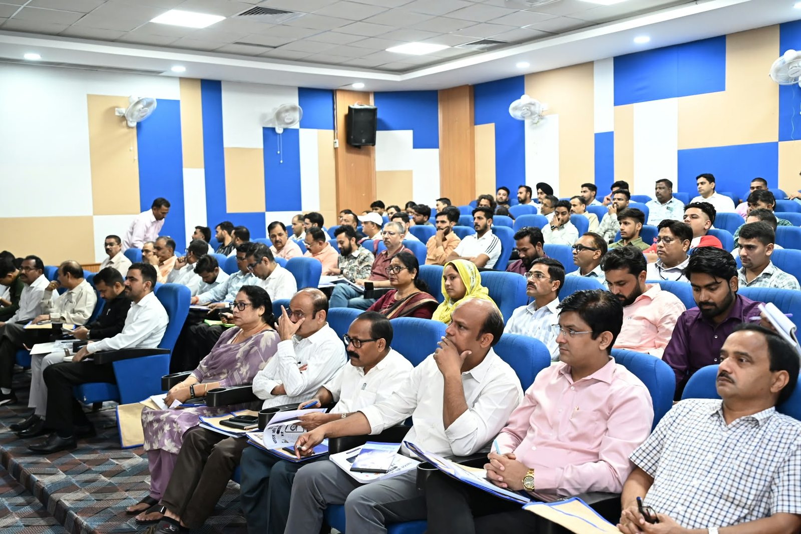 जनगणना 2027 के द्वितीय चरण (जनसंख्या गणना) को लेकर हरिद्वार में दो दिवसीय जिला स्तरीय प्रशिक्षण कार्यक्रम का आयोजन,चार्ज अधिकारियों एवं तकनीकी सहायकों को दिए गए विस्तृत दिशा-निर्देश 5 1789730128 252 जनगणना 2027 के द्वितीय चरण जनसंख्या गणना को लेकर हरिद्वार
