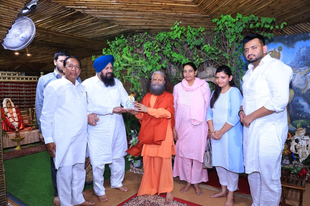 1789831450 742 परमार्थ निकेतन पहुँचे राष्ट्रीय अल्पसंख्यक आयोग के माननीय अध्यक्ष श्री