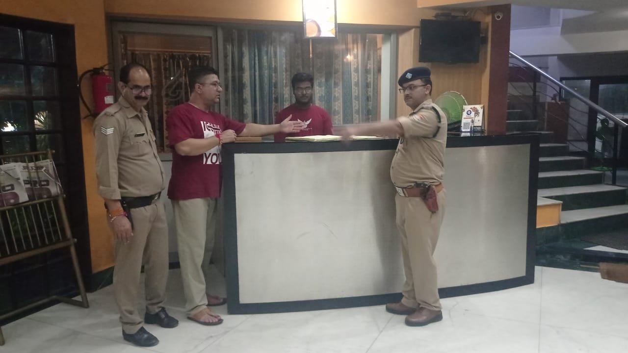 1789834697 164 पीसी 7 चेकिंग होटल ढाबों की वाहनचेकिंग चौकी फेरूपुर थाना