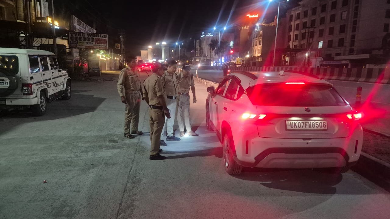 1789834697 355 पीसी 7 चेकिंग होटल ढाबों की वाहनचेकिंग चौकी फेरूपुर थाना