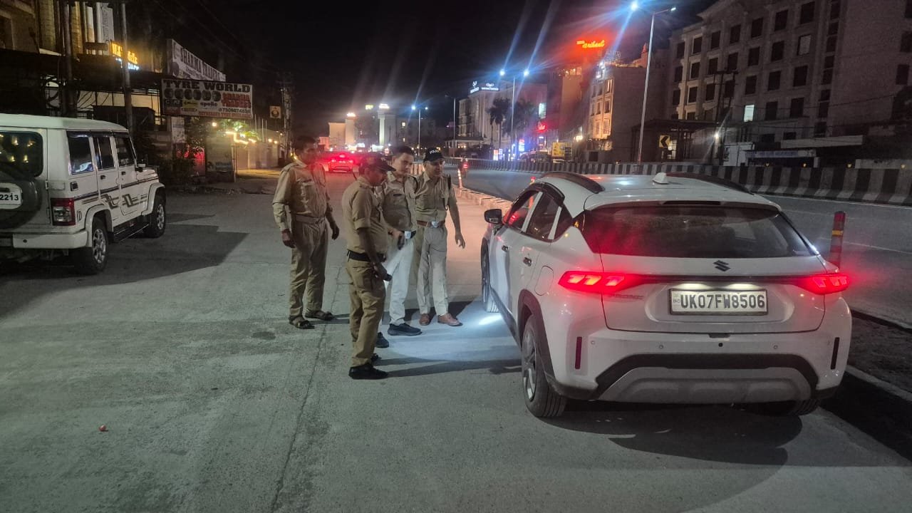 1789834697 357 पीसी 7 चेकिंग होटल ढाबों की वाहनचेकिंग चौकी फेरूपुर थाना