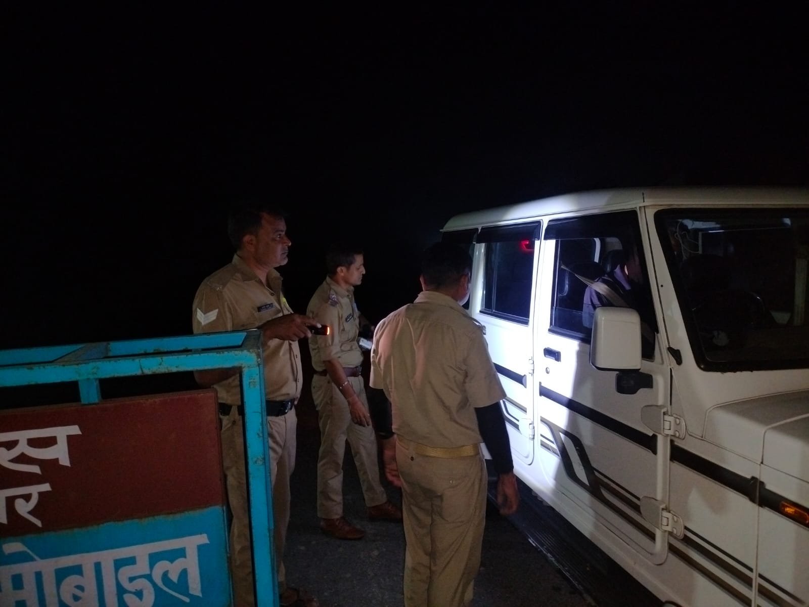 1789834697 499 पीसी 7 चेकिंग होटल ढाबों की वाहनचेकिंग चौकी फेरूपुर थाना