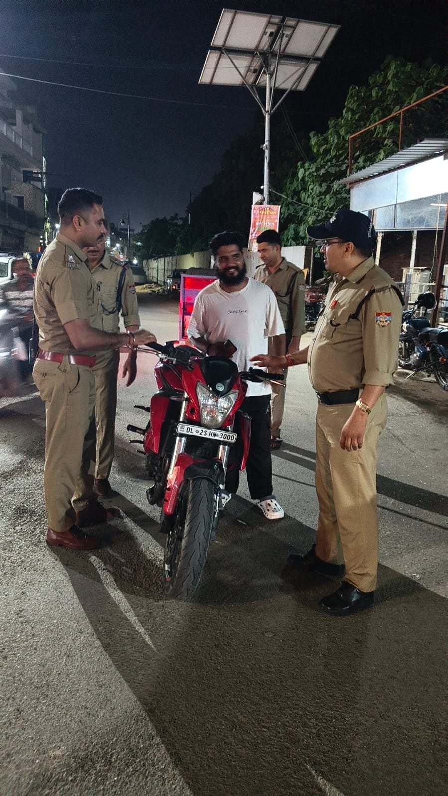1789834697 536 पीसी 7 चेकिंग होटल ढाबों की वाहनचेकिंग चौकी फेरूपुर थाना