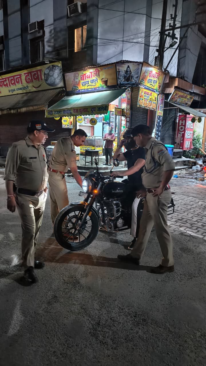 1789834697 673 पीसी 7 चेकिंग होटल ढाबों की वाहनचेकिंग चौकी फेरूपुर थाना