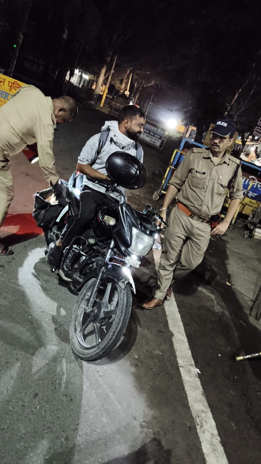 1789834697 788 पीसी 7 चेकिंग होटल ढाबों की वाहनचेकिंग चौकी फेरूपुर थाना