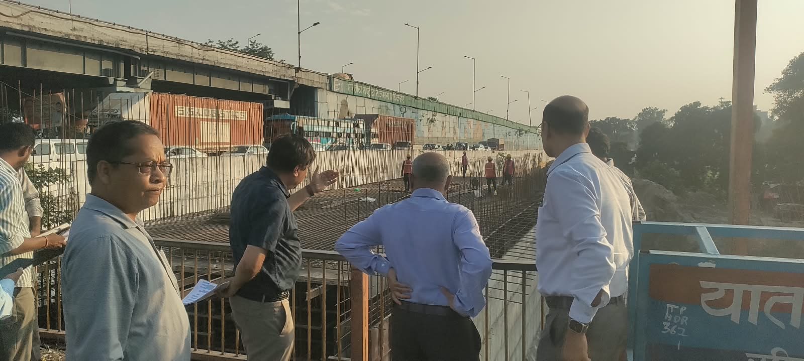 1789973191 641 कुंभ से जुड़े निर्माण कार्यों का मंडलायुक्त ने किया स्थलीय