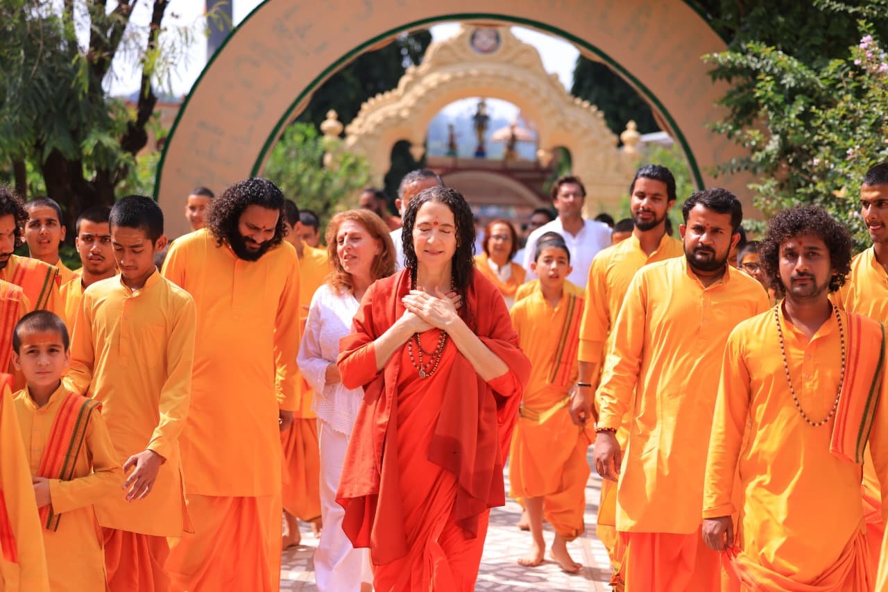 1790074576 590 वैश्विक मंचों पर सनातन संस्कृति की ध्वजा फहराकर परमार्थ निकेतन