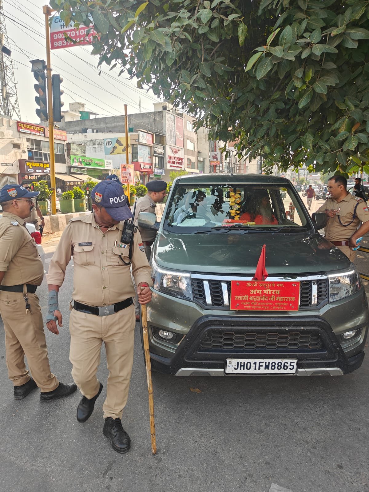 1790176005 804 वाहनों पर लगी नाम पट्टिकाओं के विरुद्ध ज्वालापुर पुलिस की