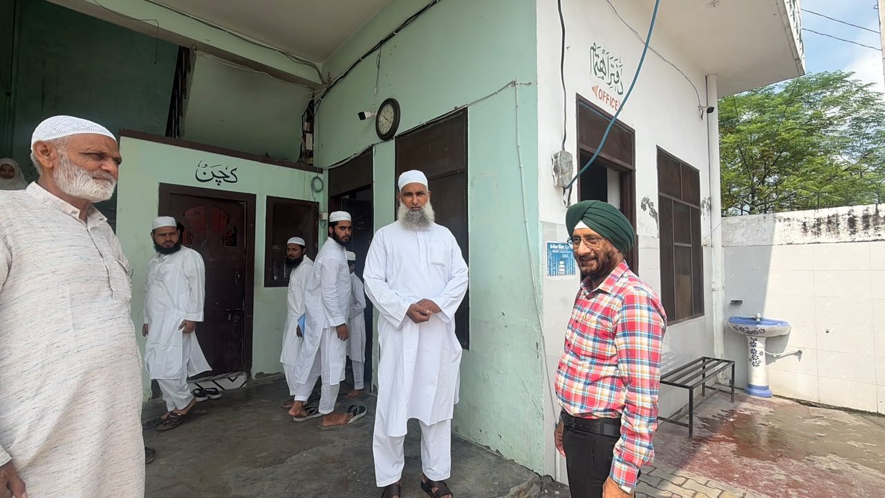 1790248069 11 अल्पसंख्यक शिक्षा प्राधिकरण के अध्यक्ष डॉ सुरजीत सिंह गांधी ने