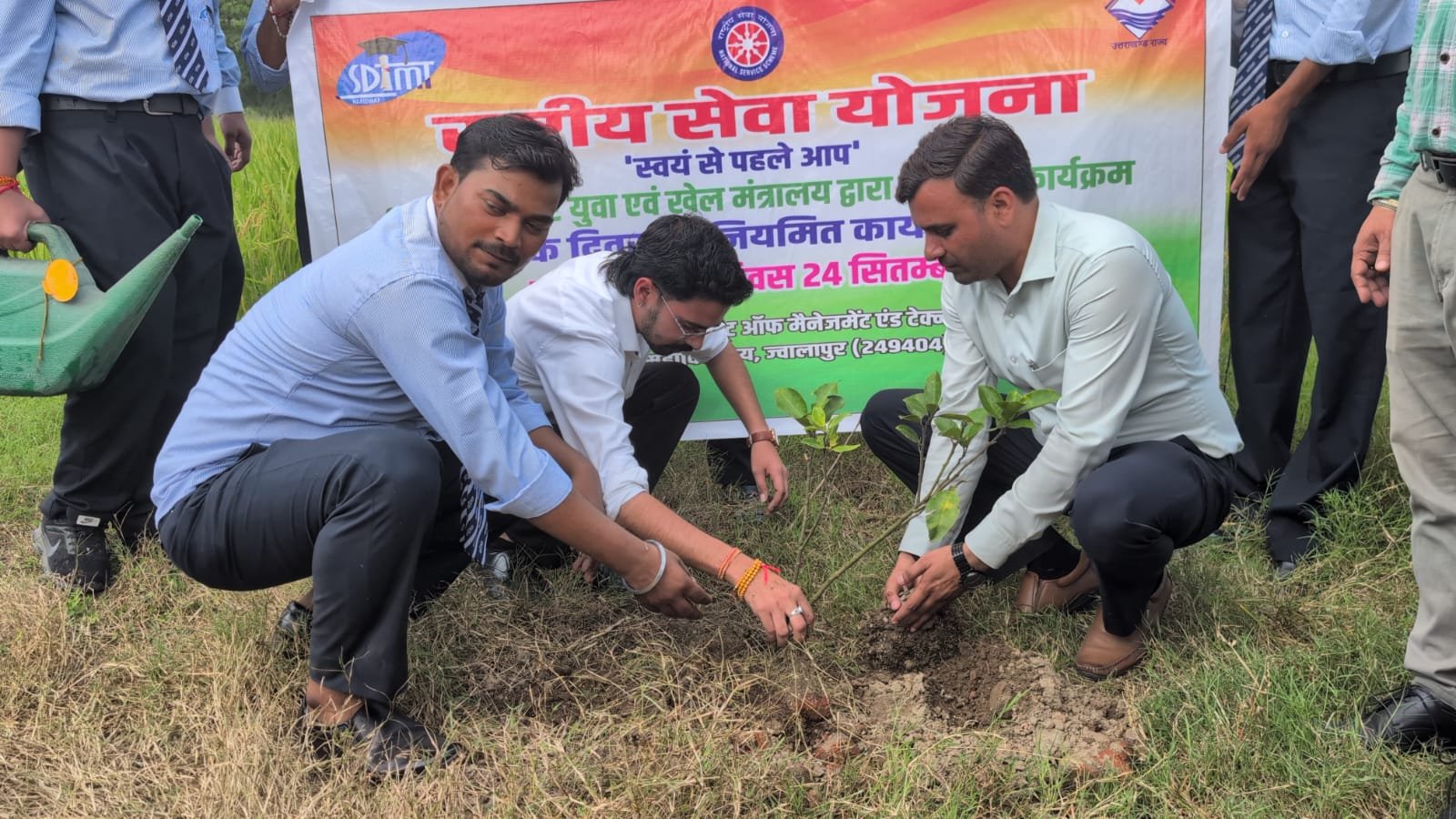 NSS स्थापना दिवस पर वृक्षारोपण एवं पर्यावरण जागरूकता पदयात्रा आयोजित 5 1790265876 324 NSS स्थापना दिवस पर वृक्षारोपण एवं पर्यावरण जागरूकता पदयात्रा आयोजित