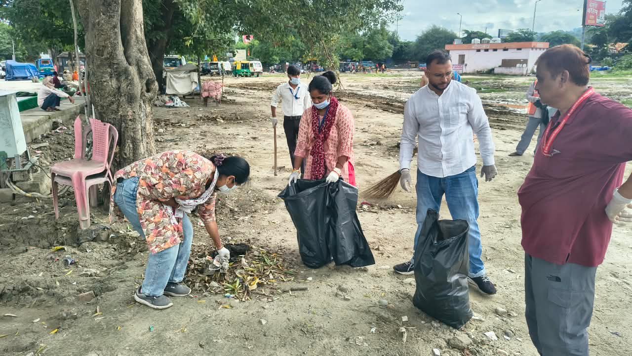 1790332186 250 रोडी बेलवाल के रावण मैदान में चला स्वच्छता अभियान 45