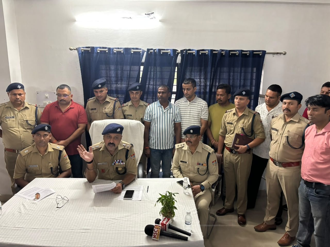 1790437918 94 एसएसपी नवनीत सिंह के ठोस नेतृत्व में बदमाशों को मुंहतोड़